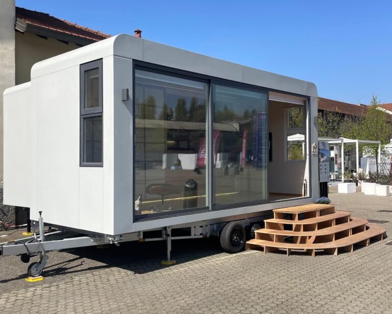 Life in tiny esterna